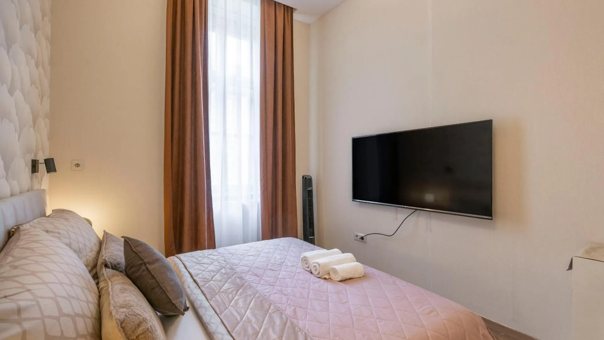 Exclusive N' Grand City Center Residence With 5 Bedrms Budapest