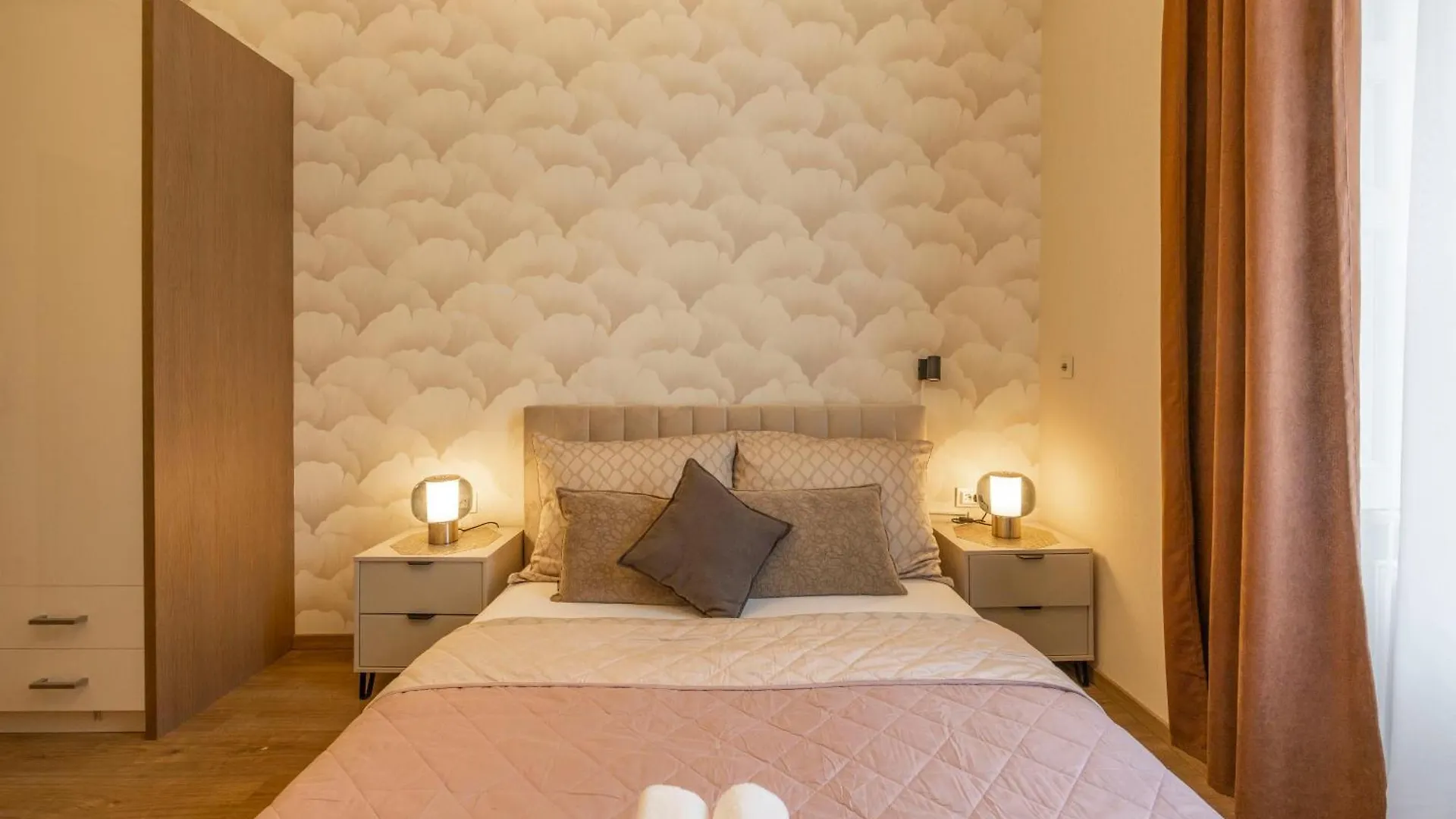Exclusive N' Grand City Center Residence With 5 Bedrms Budapest Apartment