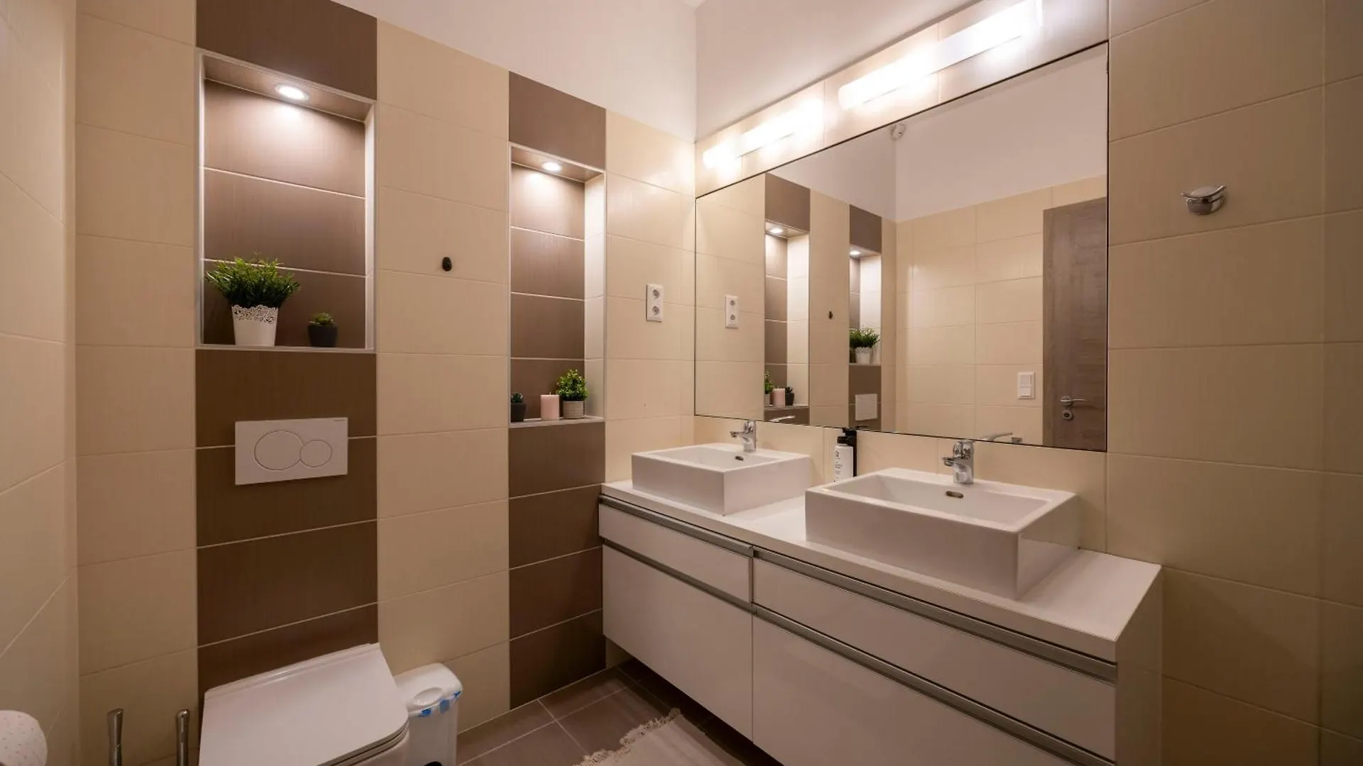 Apartment Exclusive N' Grand City Center Residence With 5 Bedrms Budapest
