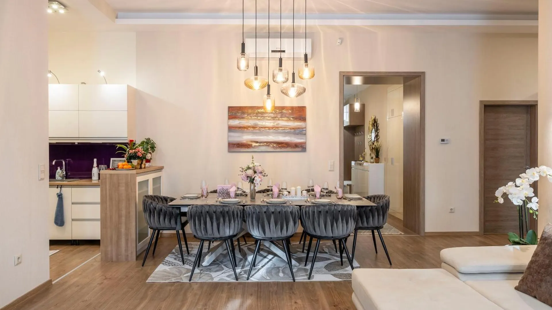 Exclusive N' Grand City Center Residence With 5 Bedrms Budapest Apartment